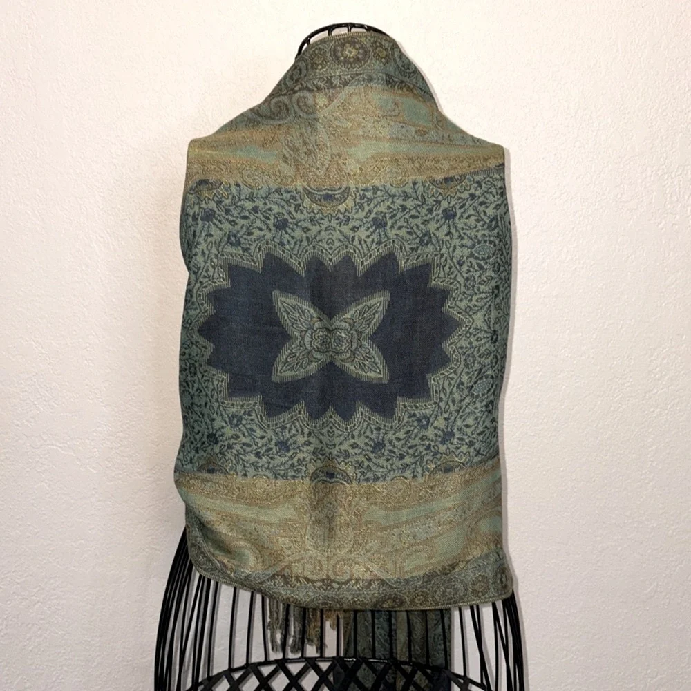 Elegant Multicolor Paisley Shawl